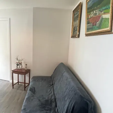 Apparemment Front De Apartman *